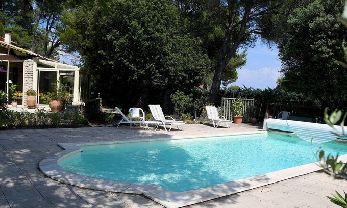 Murs Bed & Breakfast | Tranquil Chambre D'hôtes in the Heart of Luberon