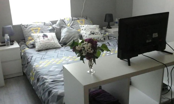 Saint-Julien-les-Gorze House | Cozy Chambre d’hôtes Campagne with Breakfast & Pet Amenities