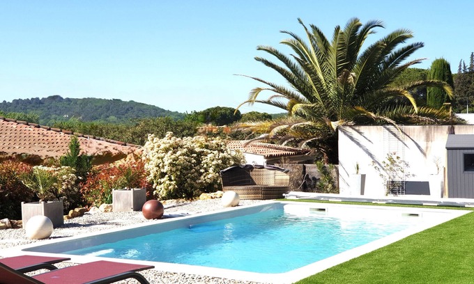 Serviers-et-Labaume Bed & Breakfast | Relax at Chambre D'hôtes "Le Petit Valadas" with Pool & Spa