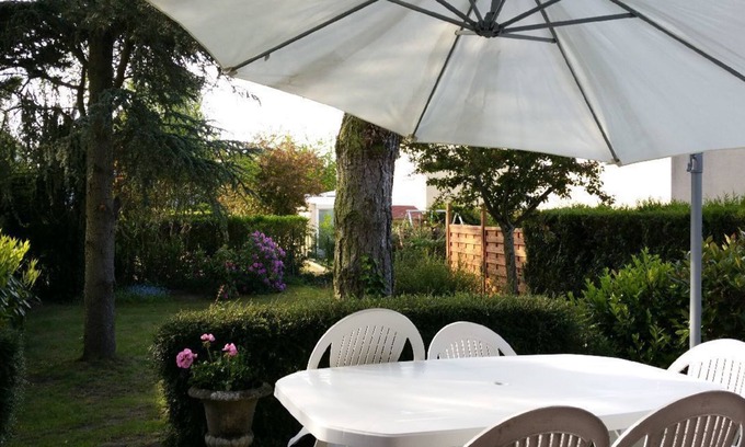 Voisins-le-Bretonneux Bed & Breakfast | Convenient Stay Near Paris 2024 Olympics with Breakfast