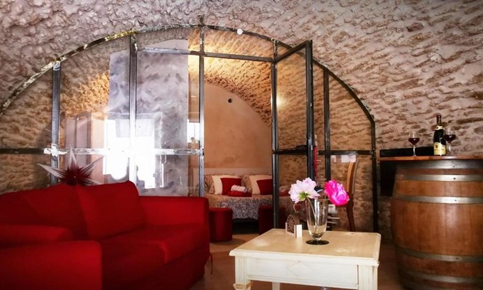 Chateauneuf-du-Pape House | Authentic 13th Century Guesthouse with Great Reviews