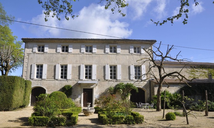 Charols House | Cozy Chambre d'hotes l'Olive with Kitchen Access
