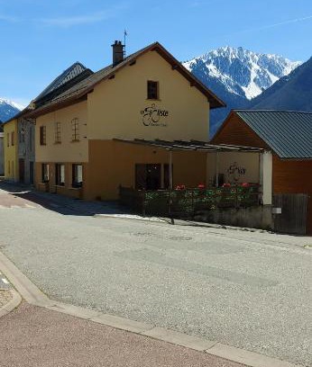 Belledonne House | Family-Friendly Stays at Chambre d'hotes le cycliste