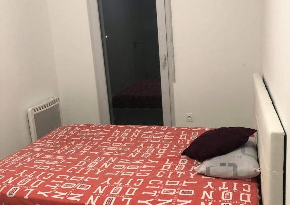 Aubagne House | Cozy Room in New Apartment Downtown with Child-Friendly Amenities