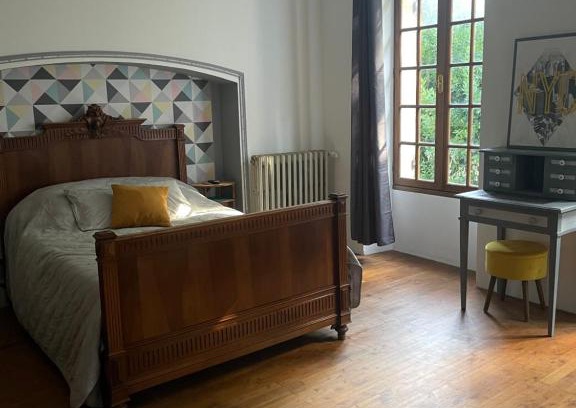 Orignolles House | Charming Room in a Traditional Charentaise Home