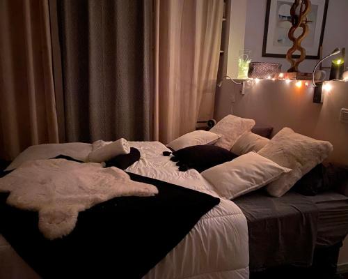 Auvillar Bed & Breakfast | Relax at Chambre de la galerie du port "Douce France"