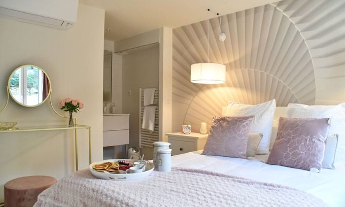Piolenc Bed & Breakfast | Relaxing Chambre Dhôte en Provence with Pool & Ocean View