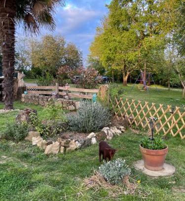 Armous-et-Cau Bed & Breakfast | Inviting Chambre Dortoir: Relax by the Pool, Family Friendly