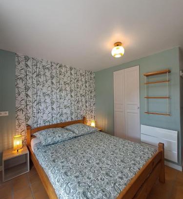 Buzet-sur-Baise Apartment | chambre double - vue sur le jardin