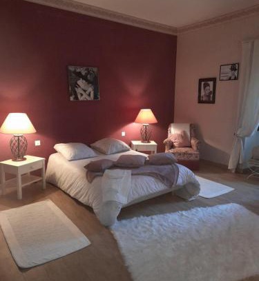 Saint-Germain-les-Arlay Bed & Breakfast | Beachfront Oasis at Chambre du Jura with Pool & Ocean Views