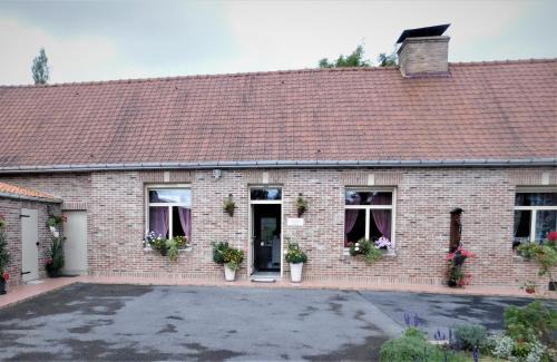 Avroult Bed & Breakfast | Top-Rated Chambre du Hamel: Ideal for Families & Accessible
