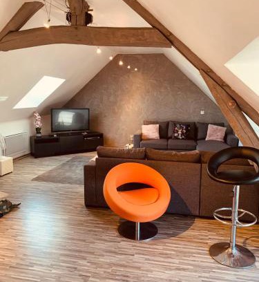 Marcilly-sur-Seine House | CHAMBRE et JARDIN Village au bord de l eau Cour et Garage privés