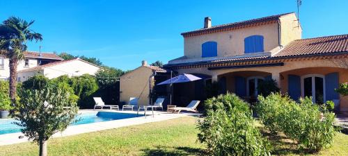 Serignan-du-Comtat Bed & Breakfast | Cozy Chambre et Petit Déjeuner with Pool & Family-Friendly Vibe