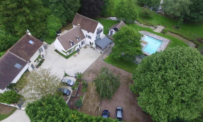 Faverelles Bed & Breakfast | Cozy Chambre Fenêtre sur Cour with Pool & Family Amenities
