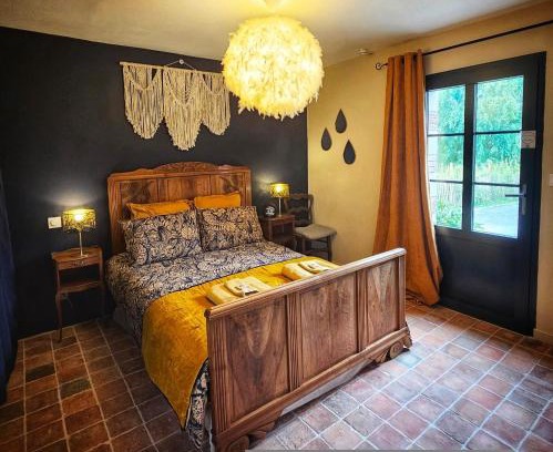 Saint-Lambert-la-Potherie House | Inviting Chambre Héléna: Pet & Child Friendly Retreat