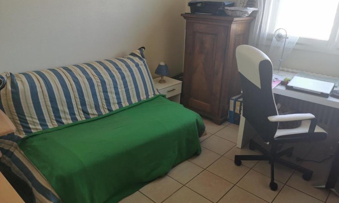 Ville-la-Grand House | Budget-Friendly Stay at Chambre: Ideal for Savvy Travelers