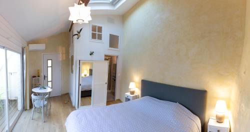 Carcassonne Bed & Breakfast | Independent Room in Carcassonne - Guest Rated 9.5/10