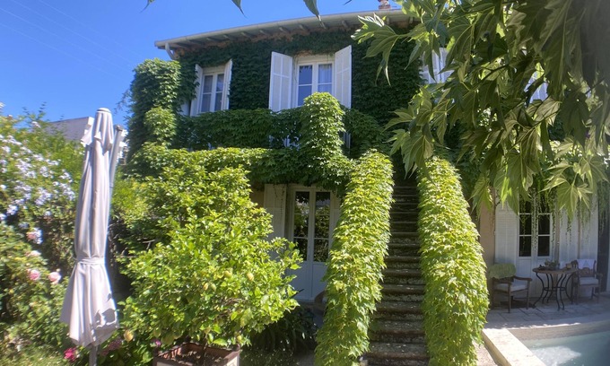 Carnot House | Independently Located Room Steps from City Center
