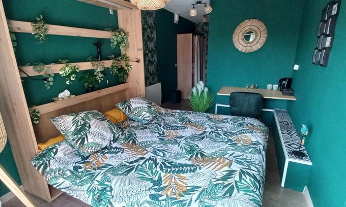 Veretz House | Independently Enjoy a Poolside Retreat with Breakfast Included