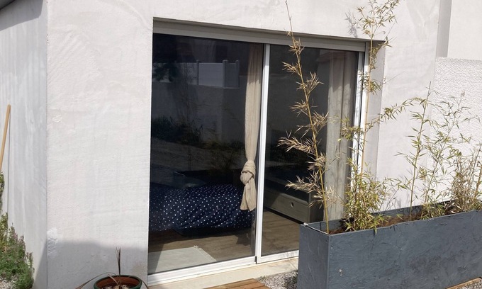 Sauvian Bed & Breakfast | Cozy Independent Room Steps from the Sea, Family Friendly
