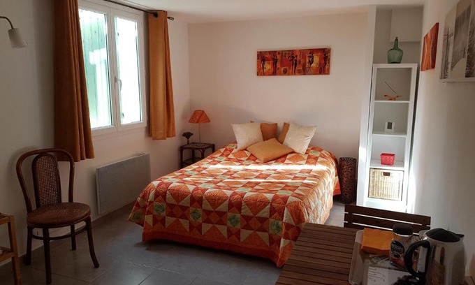 Gareoult House | Independent Room in Gareoult with Pool & Breakfast Included