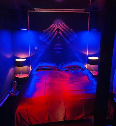 Solre-le-Chateau Apartment | Pet-Friendly Retreat at Chambre Noire with Relaxing Hot Tub