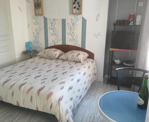 Formigny Apartment | Cozy Room for Two in Formigny - Family Friendly Retreat
