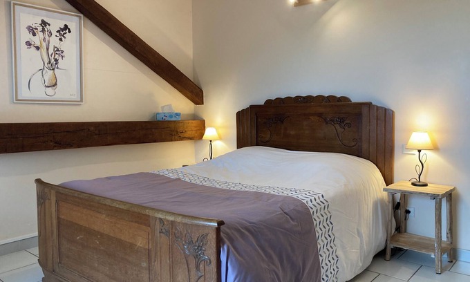 Feneyrols Bed & Breakfast | Cozy Private Room in the Countryside for Family Getaways
