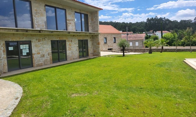 Santa Maria da Feira Bed & Breakfast | Convenient Private Room Just 30 Minutes South of Porto