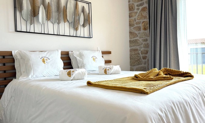 Santa Maria da Feira Bed & Breakfast | Bright Private Room in Southern Porto for Family Stays