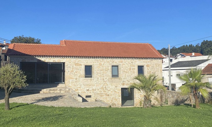Santa Maria da Feira Bed & Breakfast | Inviting Private Room with En-suite Bathroom for Families