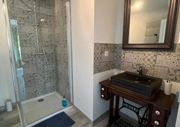 Chanas House | Guest Rated 8.7/10 at Chambre privée Chiberta