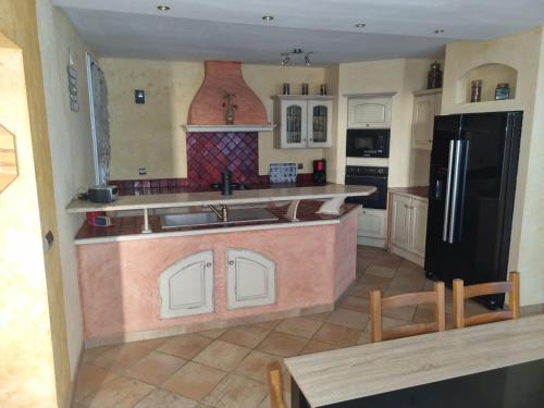 Roissy-en-France House | Central Private Room with Family-Friendly Amenities