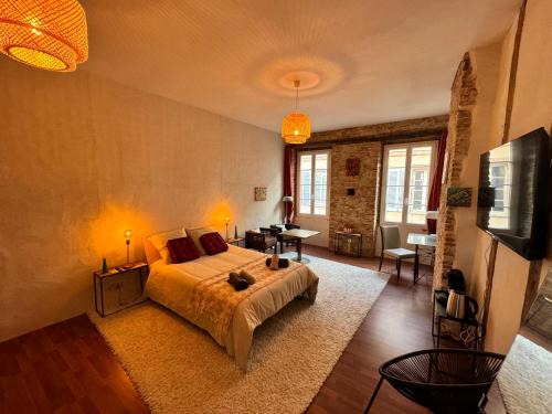 Lavaur Apartment | Cozy Private Room in Historic City Center for Families