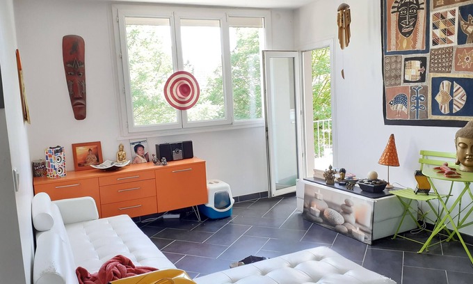 Up 1.5 Saint-Ferreol Bed & Breakfast | Cozy Private Room in Family-Friendly Apartment