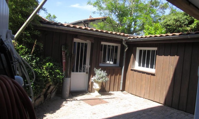 La Teste-de-Buch Bed & Breakfast | Cozy Room Near the Dune of Pyla – Rated 8.4/10!