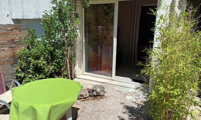 Rognes Bed & Breakfast | Cozy Room Near Piano Festival with Pool Access & Ocean Views