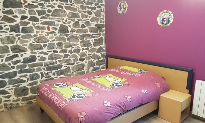 Bachant House | Cozy Chambre Rose à la Campagne: Family-Friendly Retreat