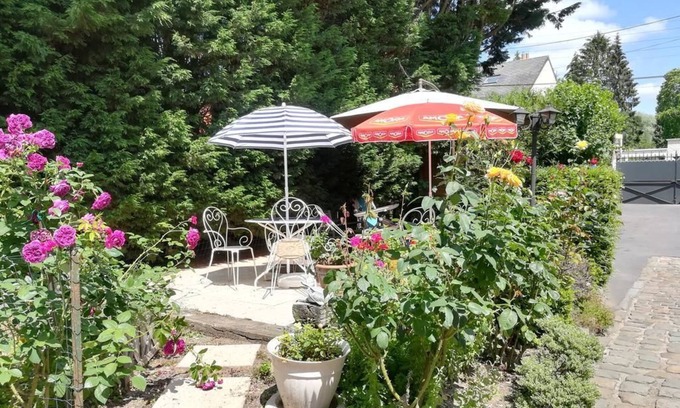 Crespin House | Exceptional Chambres à part: Family-Friendly & Gourmet Dining