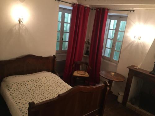 Pietra-di-Verde House | Cozy Rooms at Casa De Giovanni in Pietra-di-Verde