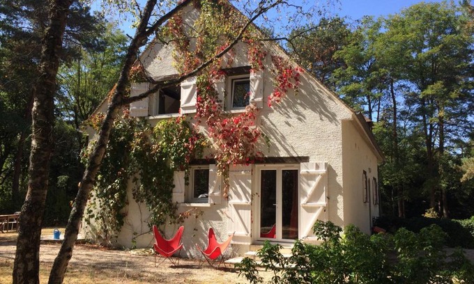 Noisy-sur-Ecole Bed & Breakfast | Cozy Rooms in the Heart of Massif des Trois Pignons
