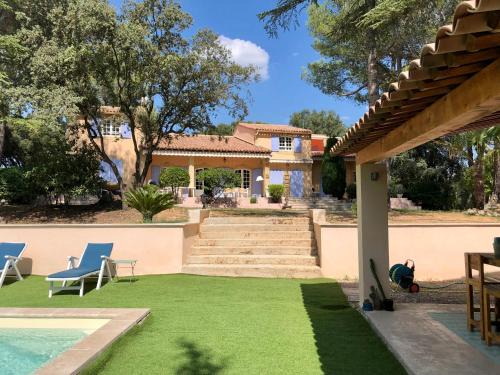 La Bastide-des-Jourdans Bed & Breakfast | Discover Bois Romay: Poolside Retreat in Luberon