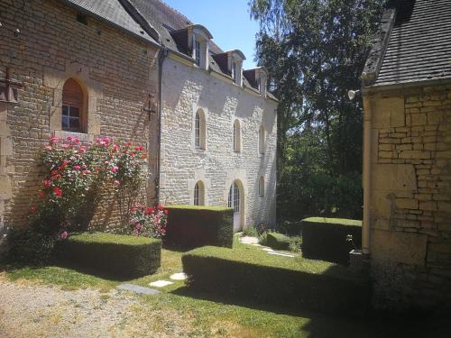 Bretteville-sur-Odon Bed & Breakfast | Oceanfront Retreat at Chambres d'hôtes du Bas Manoir