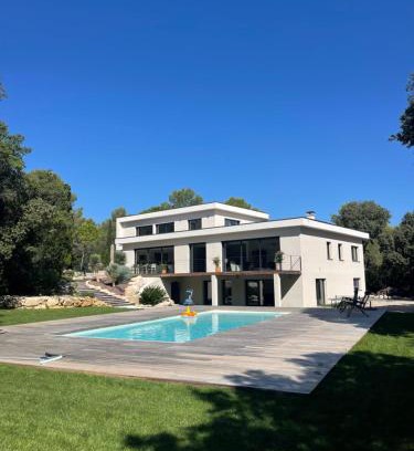 Montferrier-sur-Lez Bed & Breakfast | Exceptional Maison des Romarins with Pool & Family Amenities