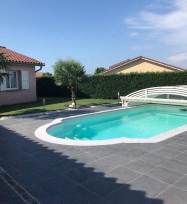 Montmerle-sur-Saone Bed & Breakfast | Relax at B&B Chez Florence - Oceanfront Rooms & Pool