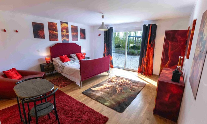 La Pomarede Bed & Breakfast | Cozy Lakeside Retreat at Chambres D'hôte Chez Phil