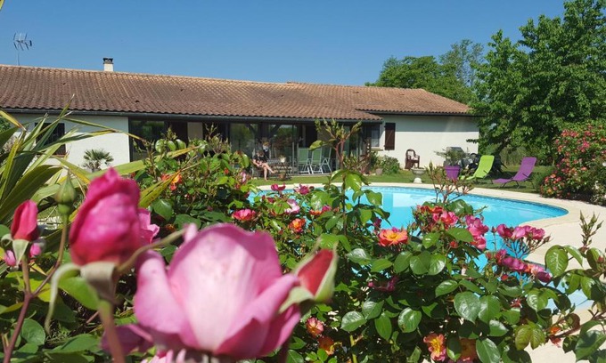 Frontenac Bed & Breakfast | Discover Chambres de Sauviolle: Oceanfront Pool Retreat