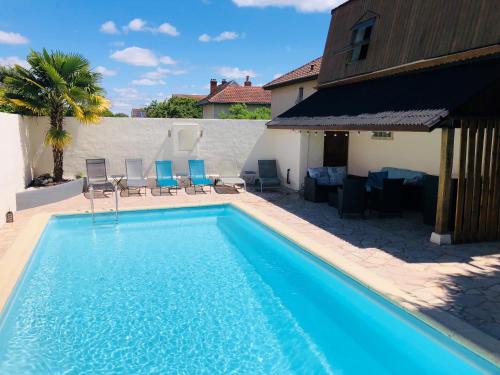 Chenove Bed & Breakfast | Relaxing Retreat at Chambres d'Hôte Dijon Clair de Lune