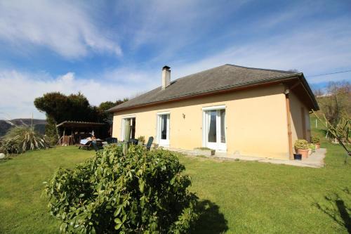 Bagneres-de-Bigorre Bed & Breakfast | Chambres d'Hôtes Le Belvédère: Oceanfront Bliss Awaits