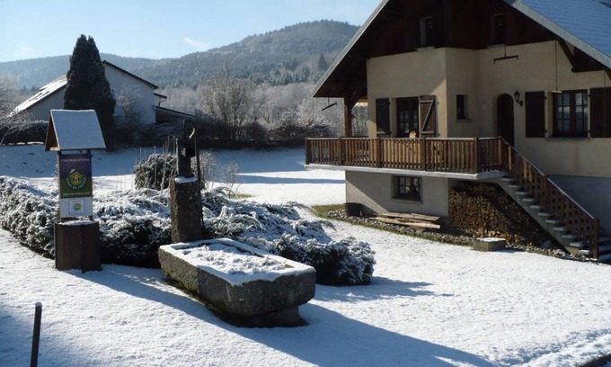 Granges-Aumontzey House | Discover Comfort at Chambres d'hôtes Les Jumeaux with Pool